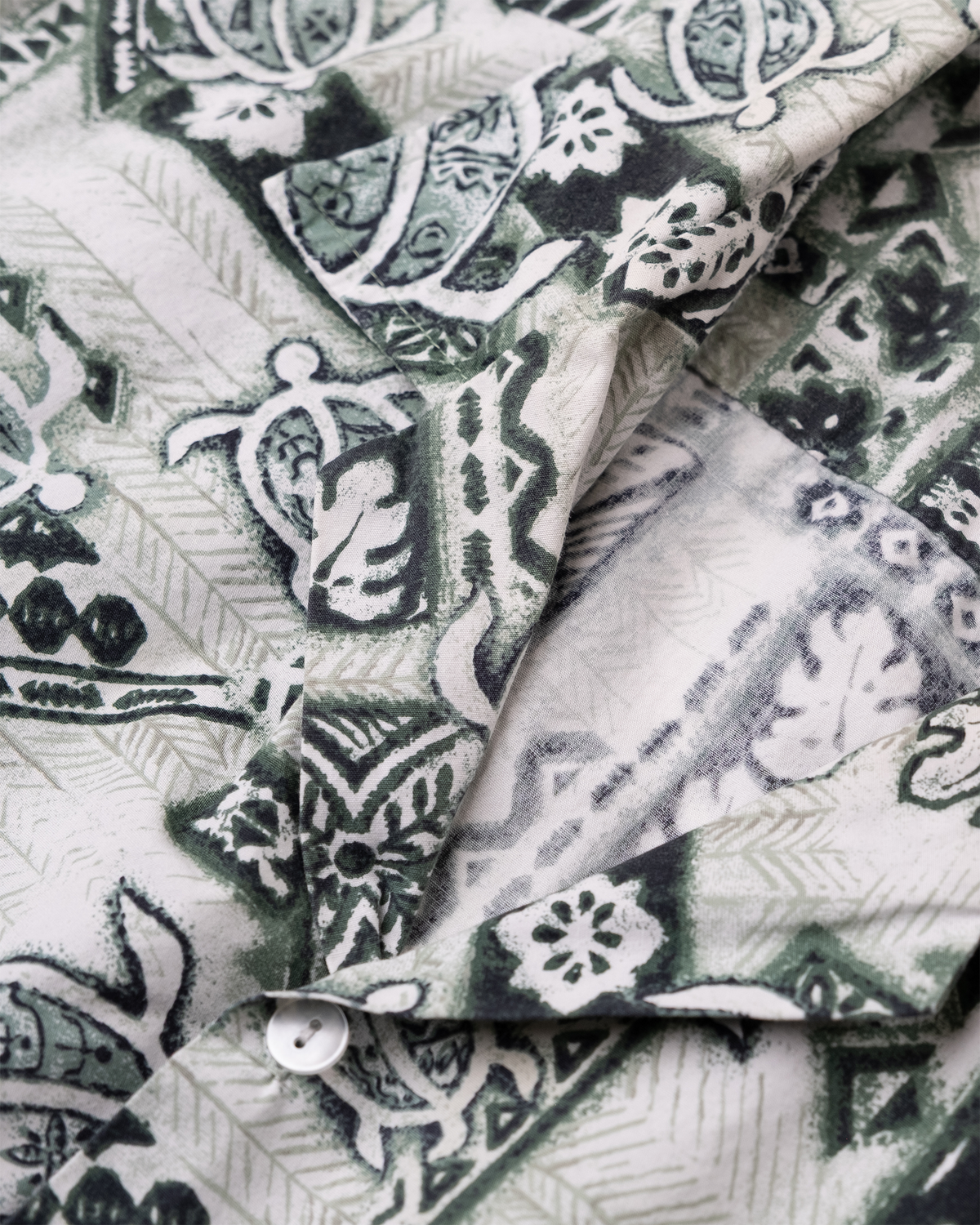 Collar and lapel detail of vintage Made in Hawaii sea turtle aloha shirt.