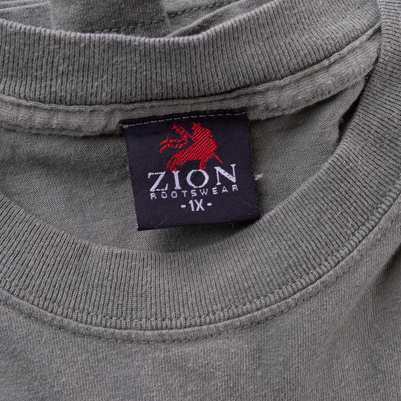 Zion Rootswear 1X neck label on 2004 Bob Marley graphic T-shirt.