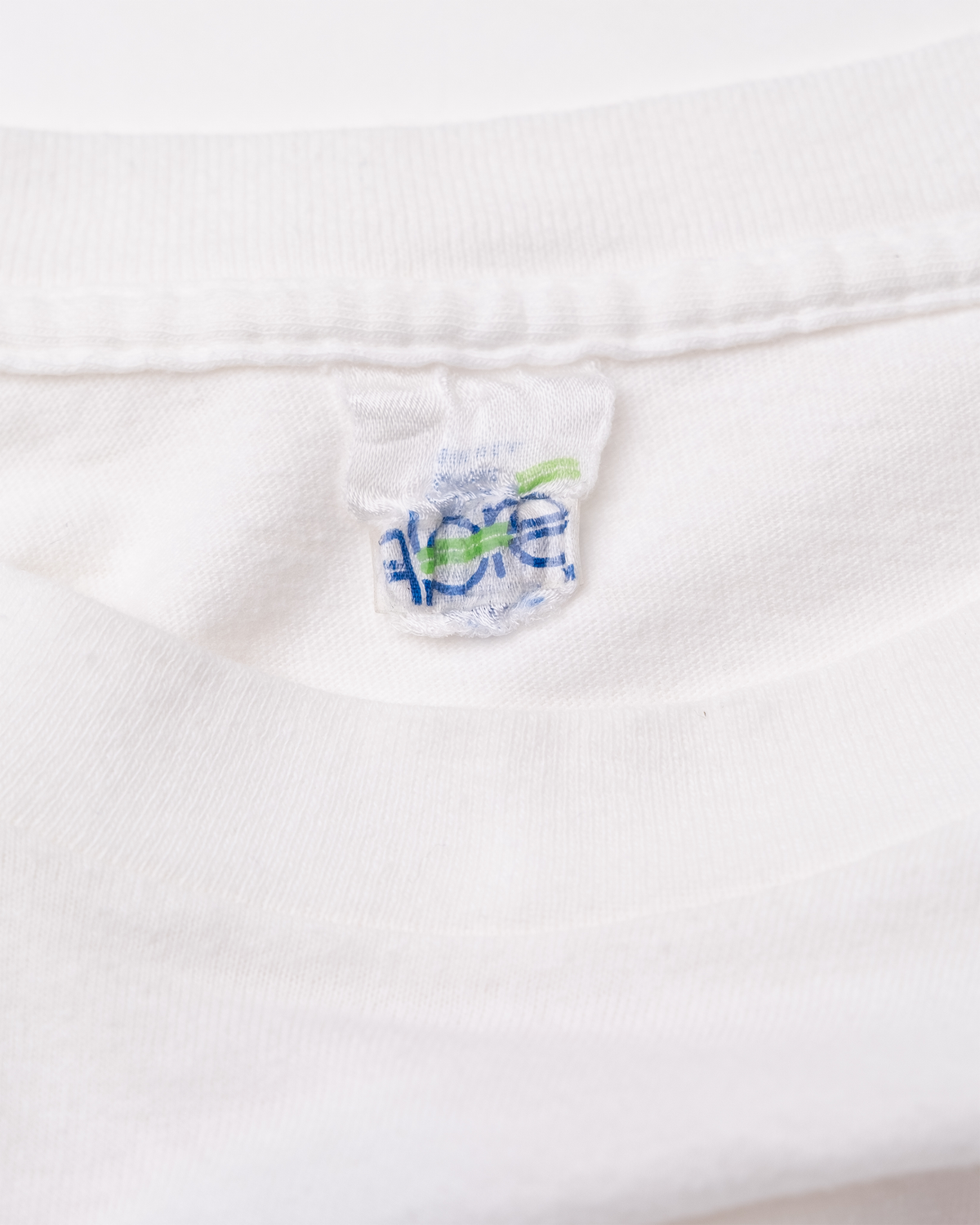 Faded ALORE neck tag on 1987 Maui Bay Yacht Club vintage T-shirt.